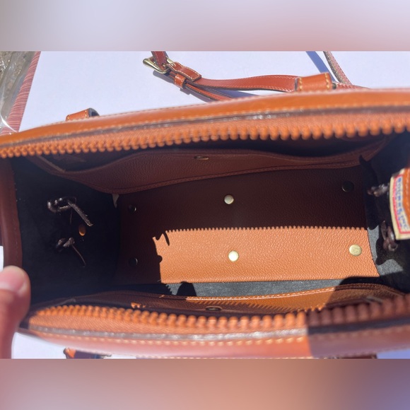 Dooney & Bourke Black / Tan Vintage Leather Satchel Crossbody Purse - Picture 7 of 13